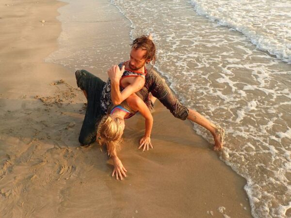 Gabriel and Elinmaria on a contact improvisation practice on the beach